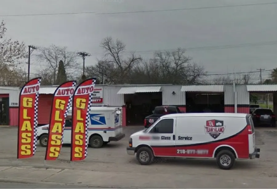 Auto glass service shop in San Antonio, Texas