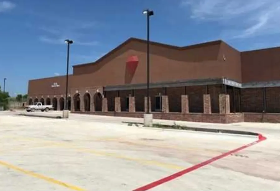 Brick retail shopping center in Kyle, Texas